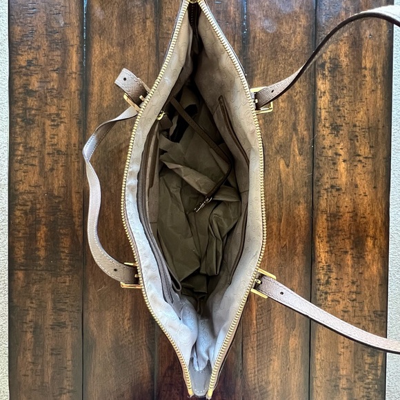 Michael Kors Jet Set East West Top Zip Tote - Picture 9 of 15